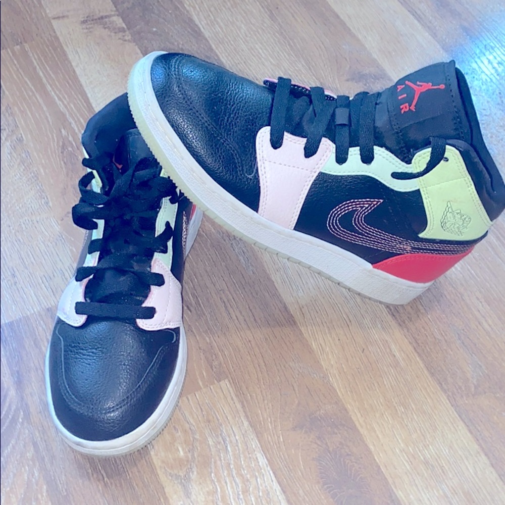 AIR JORDAN 1 MID 'GLOW IN THE DARK'